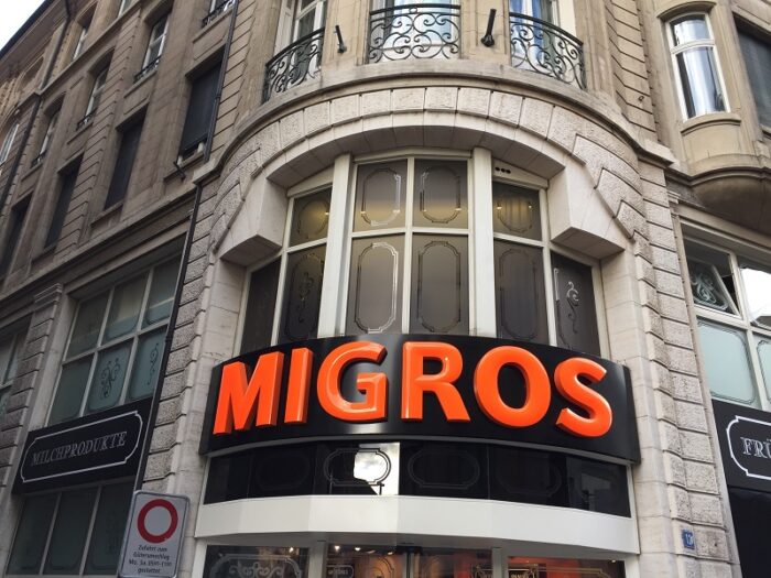 Außenwerbung Migros Glas