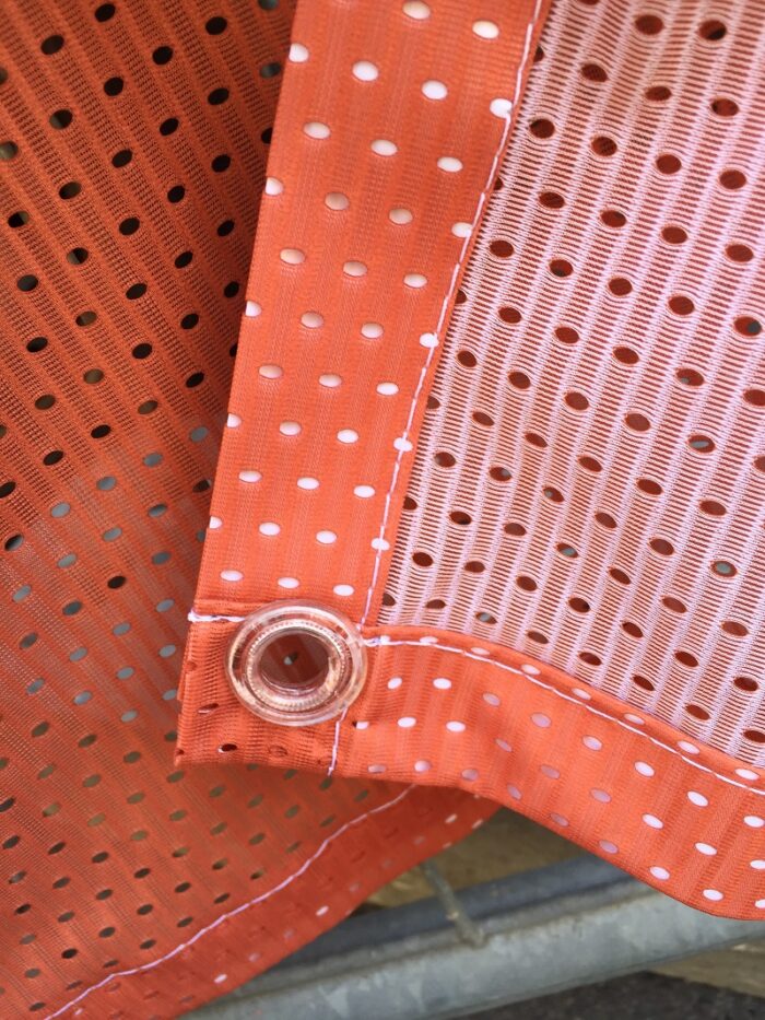 Stoffdruck mesh Außenwerbung Detail